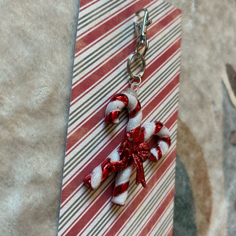 Candy Cane Keychain - Picture 6 of 7